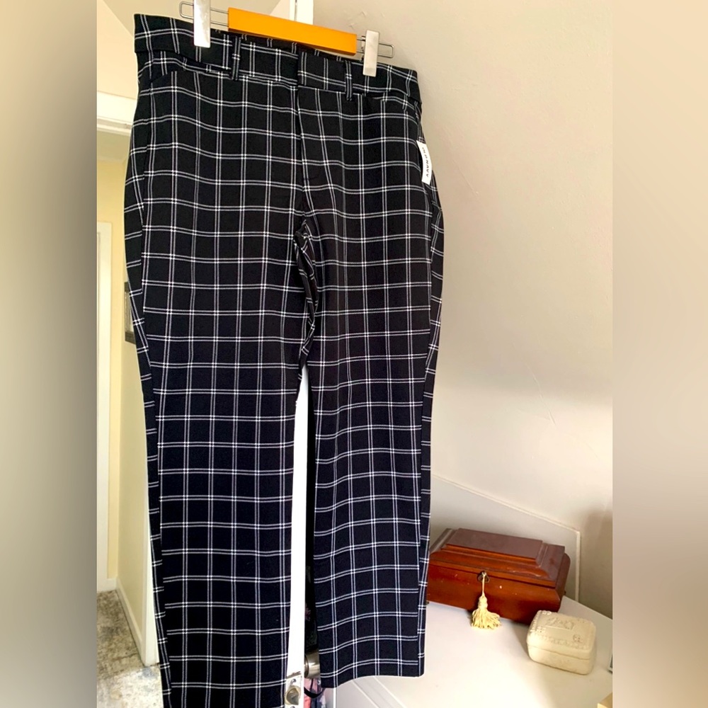 NWT Old Navy High Rise Pixie Pants! 12